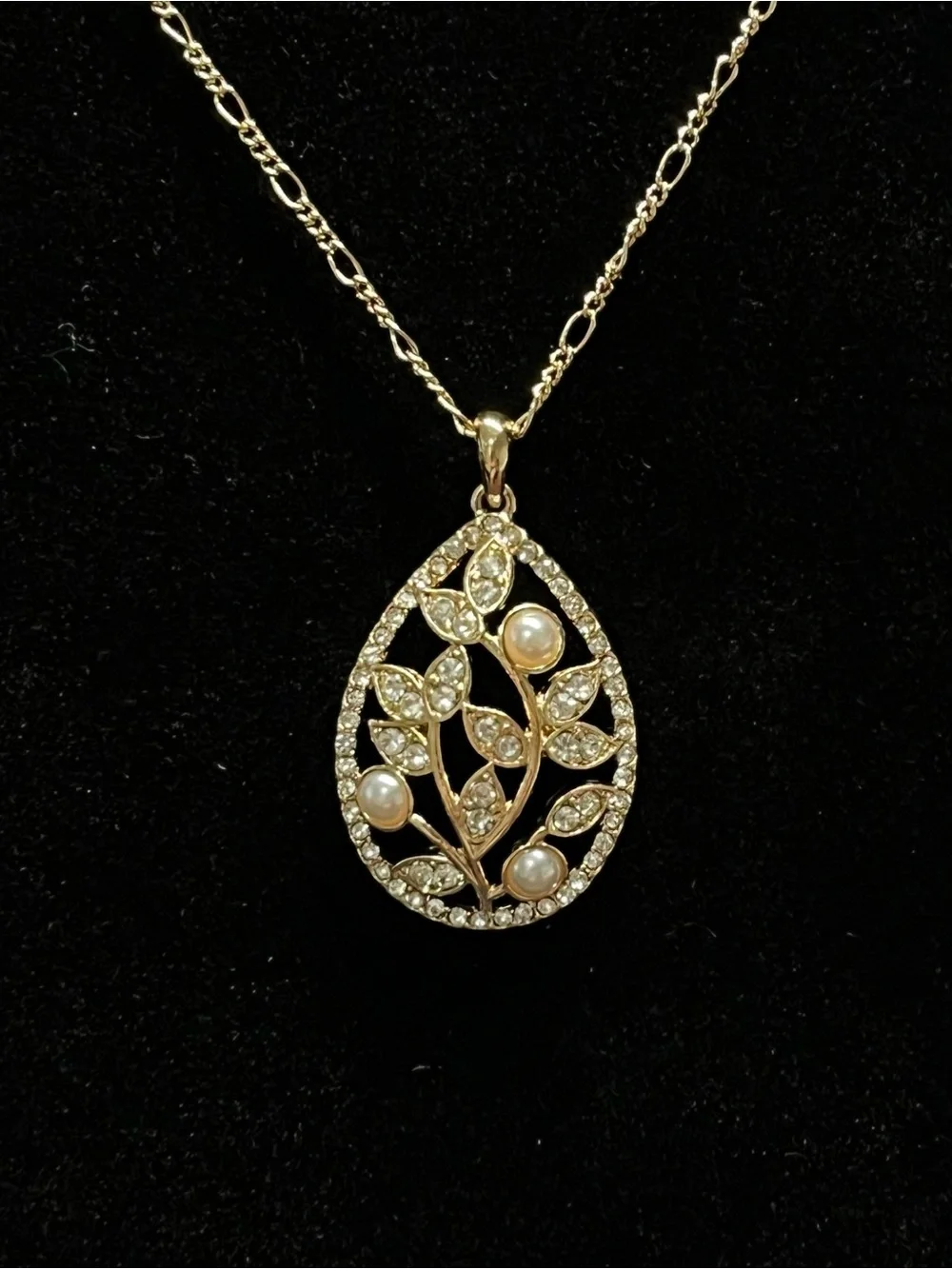 Avon Faux Pearl Rhinestone Floral Pendant Necklace